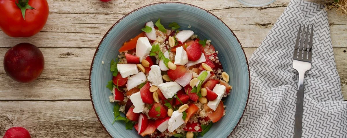 Recipe kit Quinoa salad with plums and goat cheese